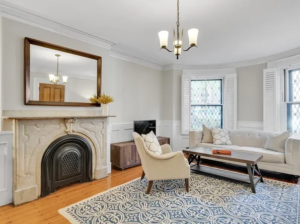 104 Pembroke St #2, Boston, MA 02118