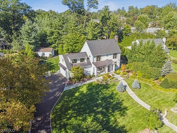 3rd image of 11 Meadowbrook Ct