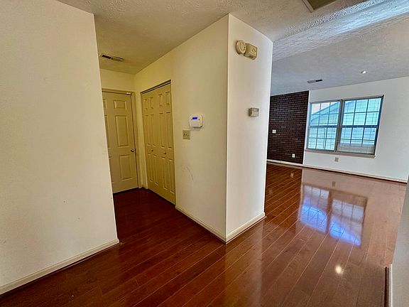 3rd image of 2484 Shady Hills Dr