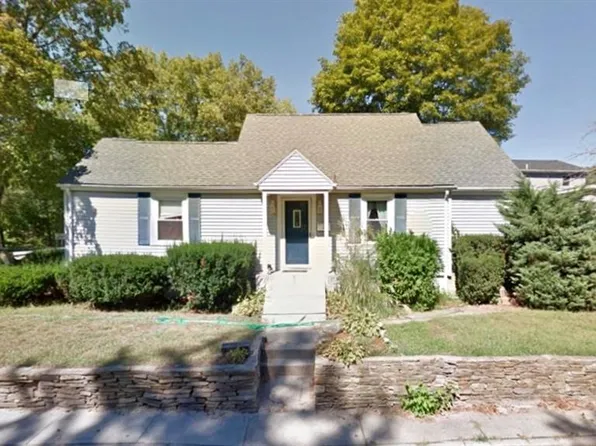 2 Whitman St, Smithfield, RI 02917