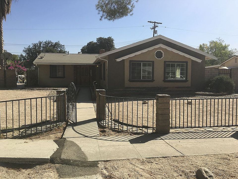 1st image of 22938 Saticoy St