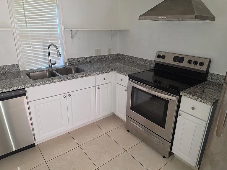 2206 Avenue M #C — Photo 1