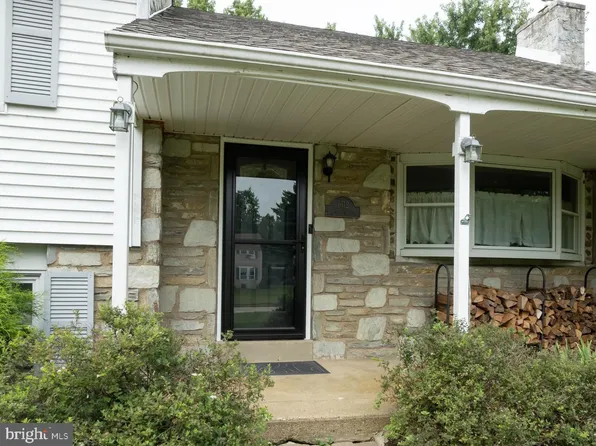 1612 Winding Dr, North Wales, PA 19454