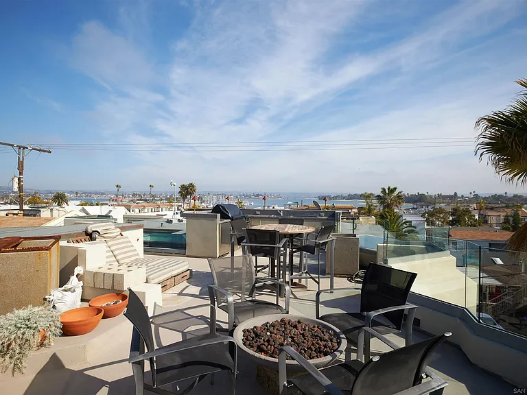 3377 Ocean Front Walk — Photo 18