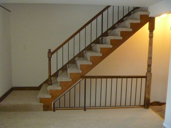 2nd image of 1945 Governors Ln