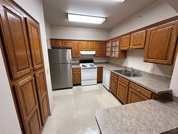 2nd image of 301 E Washington Ave #4009