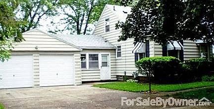 Front of House
						:
						Beautiful Grassy lot, nicely landscaped.