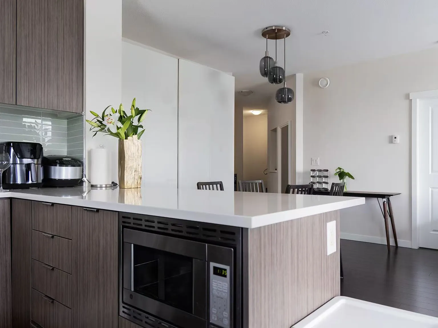 2 bed, 961 sqft, $3,000 — Photo 1