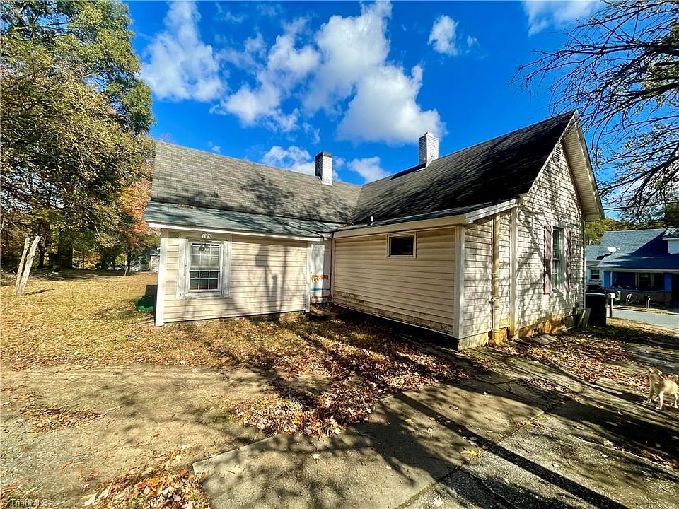 2nd image of 230 Hall Ave