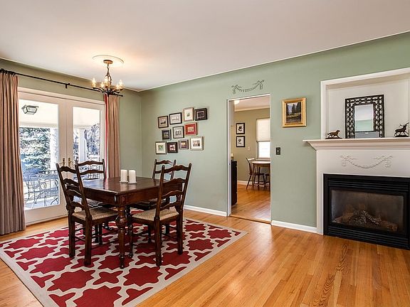 5th image of 631 Dahlia St