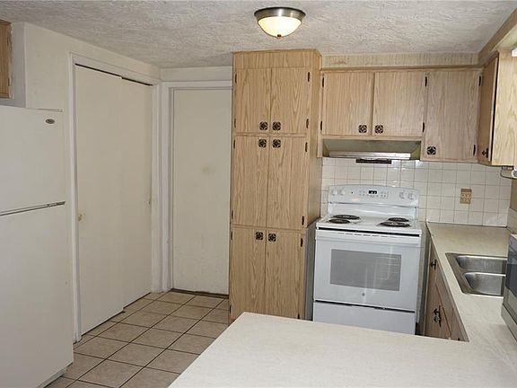 3rd image of 8422 Battel Ct