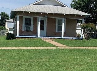 215 S 13th St, Clinton, OK 73601