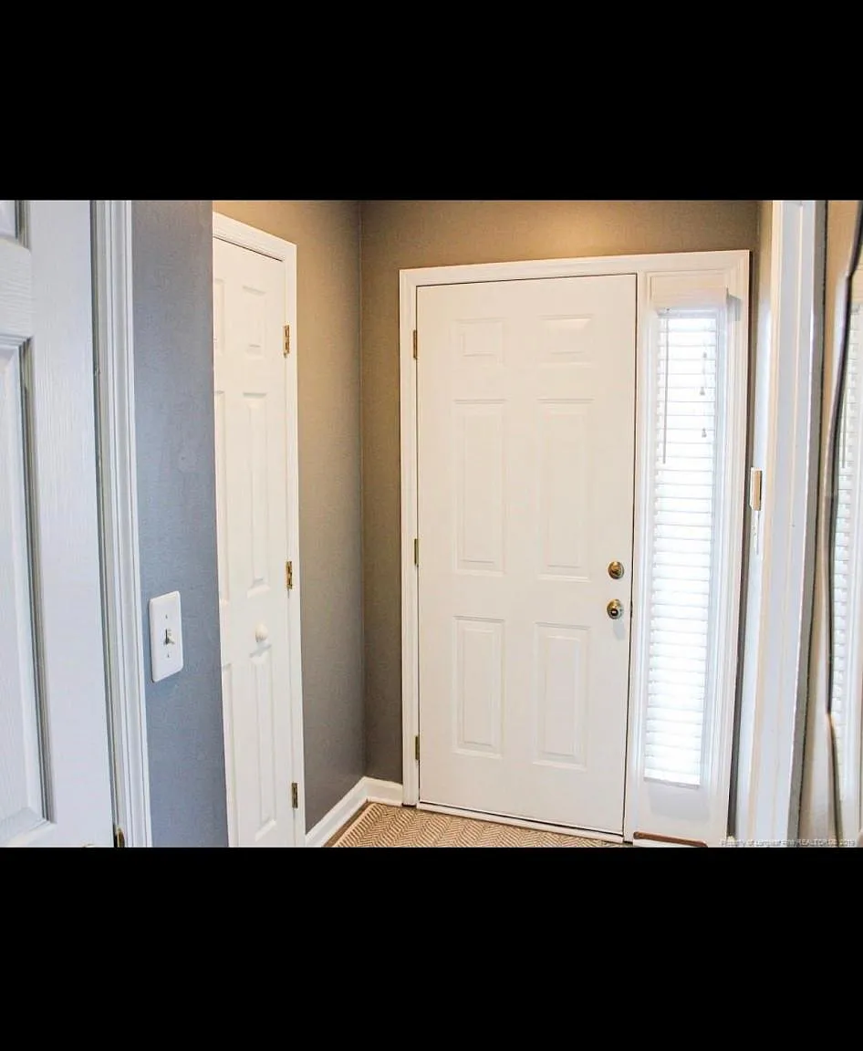 275 Waterdown Dr — Photo 2
