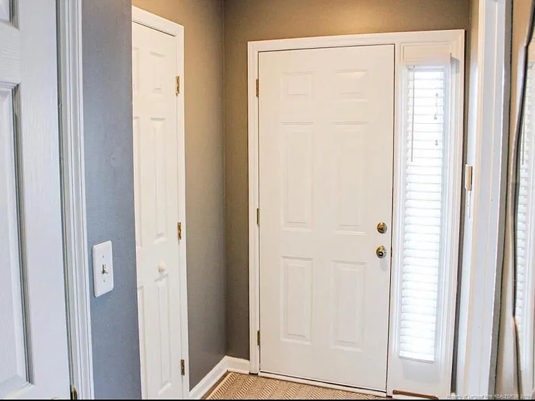 275 Waterdown Dr #11 — Photo 2