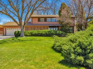 24 Robertson Rd, Pueblo, CO 81001