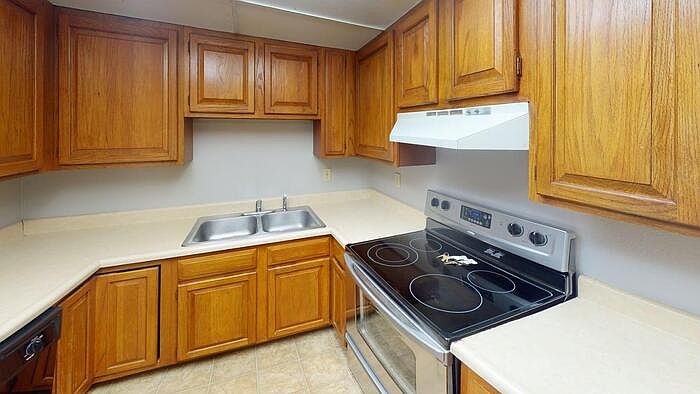 1st image of 1727 N Grandview Ln APT 202