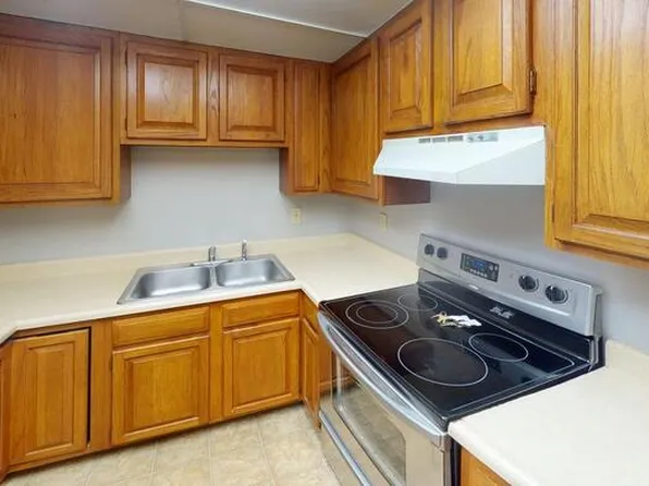 1727 N Grandview Ln APT 202, Bismarck, ND 58503