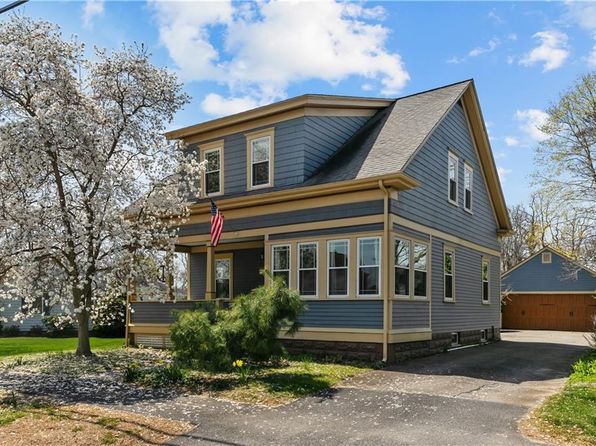 1255 Hope St, Bristol, RI 02809