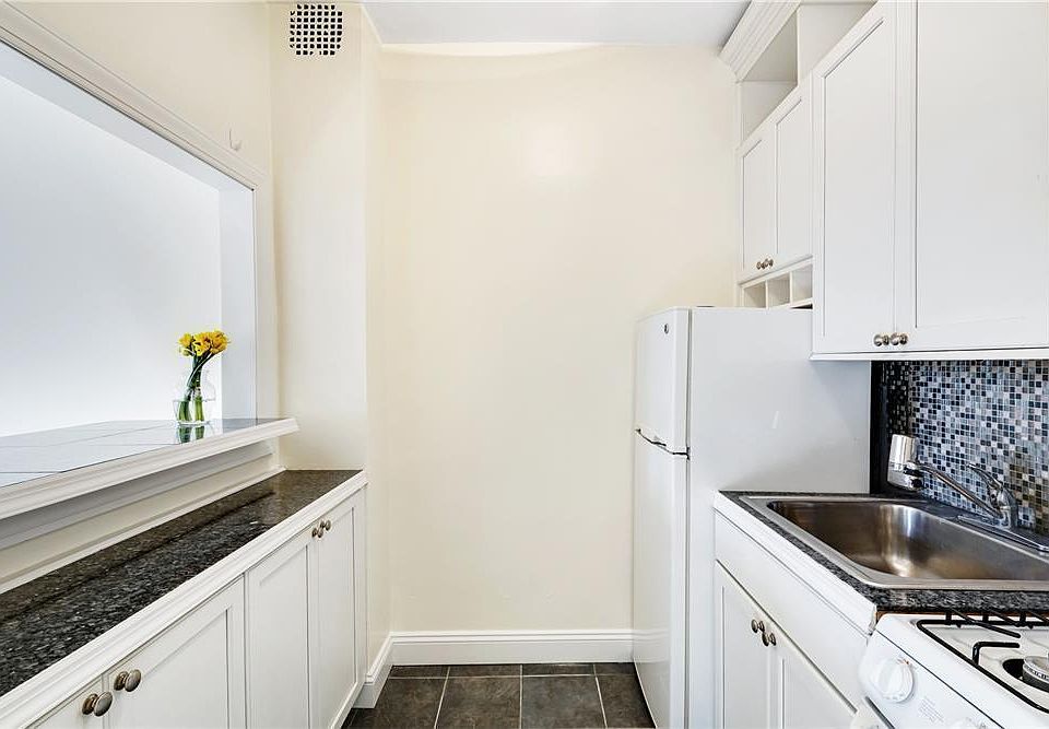 1st image of 330 E 83rd St APT 4N