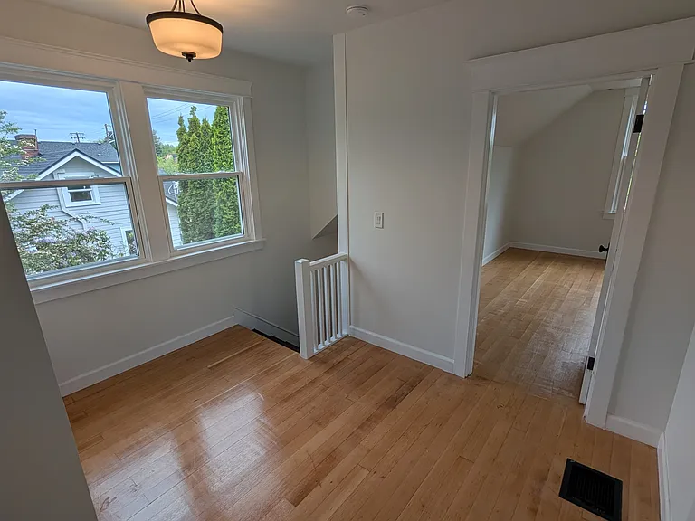315 4th Ave SE — Photo 16