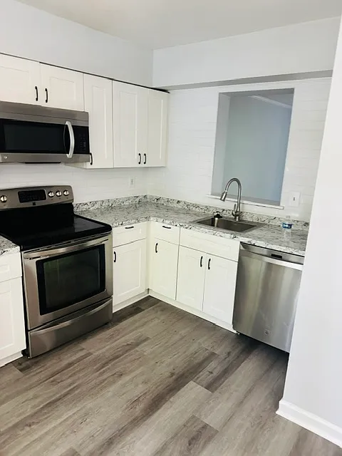 4 bed, 2.5 bath, 2528 sqft, $3,000 — Photo 4