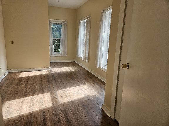4th image of 21 Baker St APT 4