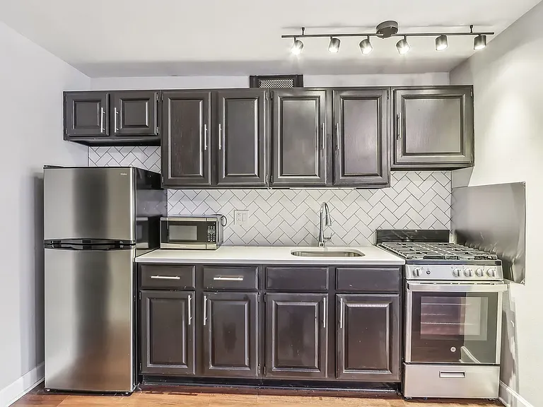 1140-45 N Lasalle St #202 — Photo 11