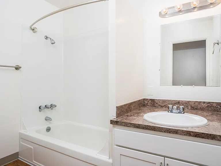 Cimarron Apartments — Photo 9