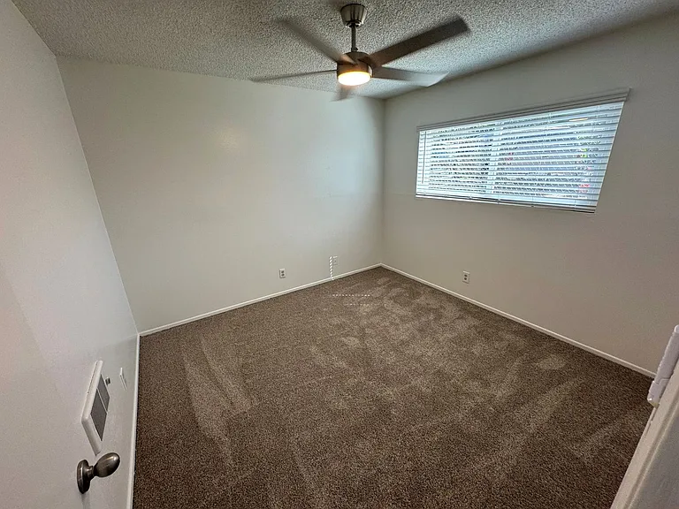 711 E. Pleasant Street — Photo 33