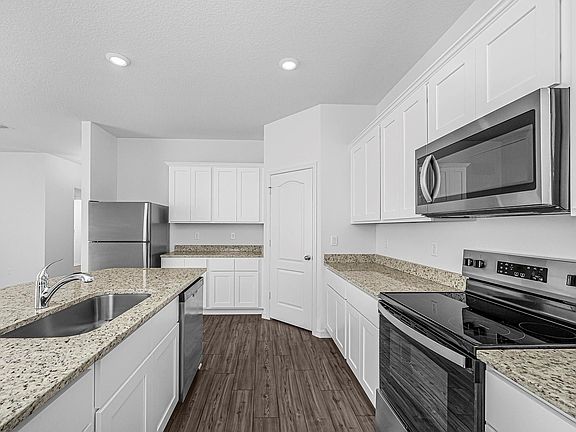 4th image of 620 SW Dairy Road