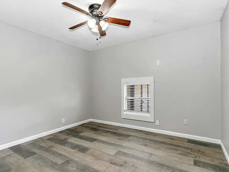 122 Ramsey St — Photo 18