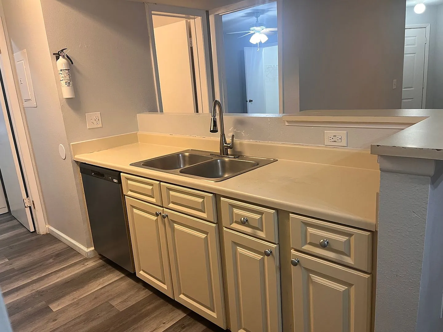 2 Bed / 2 Bath Condo (Across From Celebration - Near Disney) — Photo 2