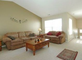 1432 Meadowsedge Ln, Carpentersville, IL 60110