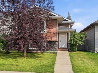 148 W Vickers Close, Red Deer, AB T4R 0C8