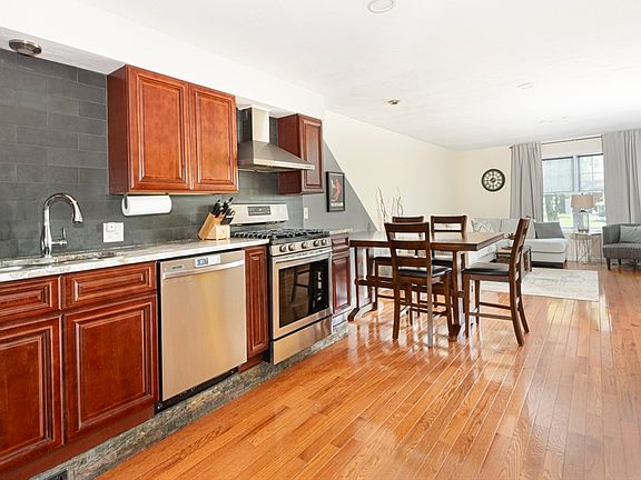 4th image of 407 Cambridge St #B7