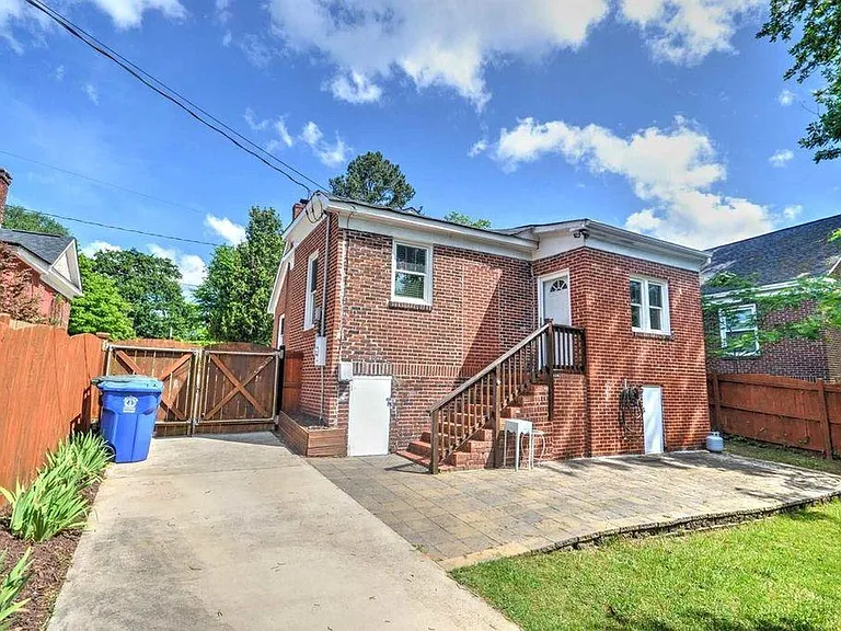 1122 Benton St — Photo 21