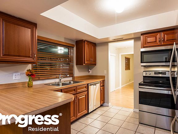 5th image of 923 SE 19th Ln