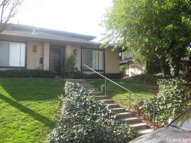 1st image of 3-11590 Garnet Way #3