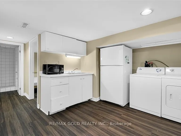 746 King St W — Photo 13