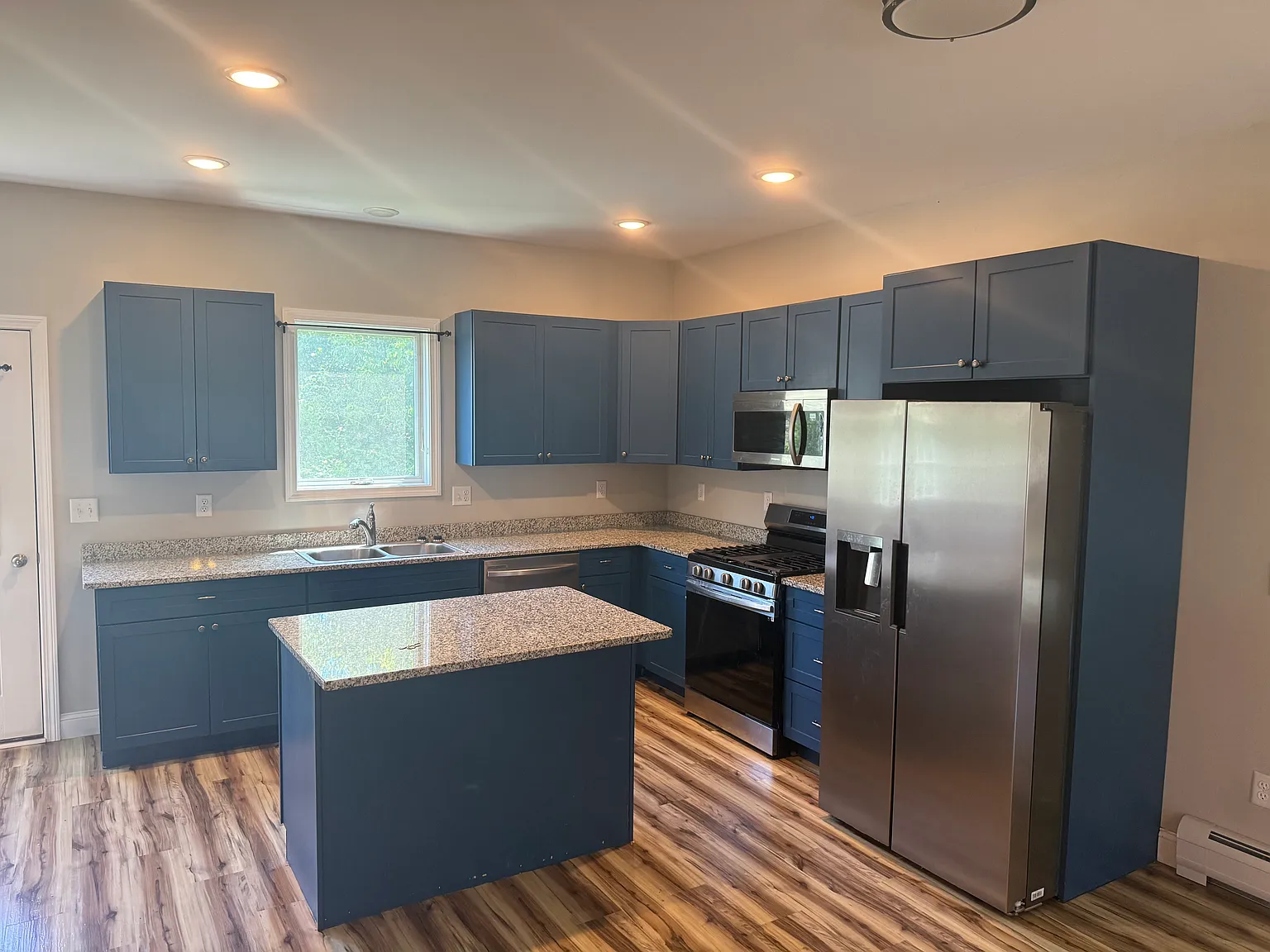 2 bed, 2.5 bath, 1940 sqft, $3,400 — Photo 2