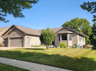 1240 Fieldcrest Dr, Edgerton, WI 53534