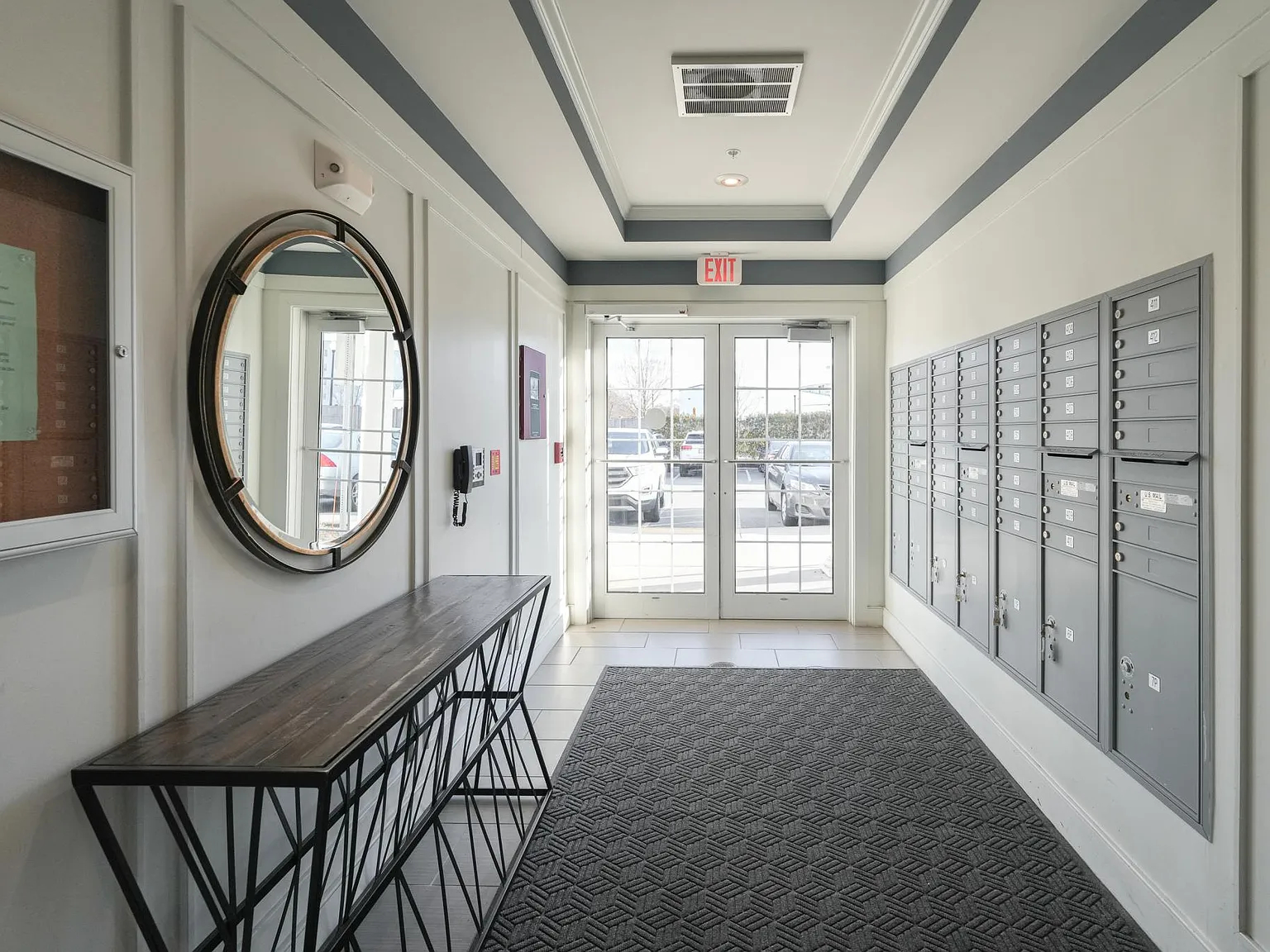 2 bed, 955 sqft, $2,400 — Photo 2