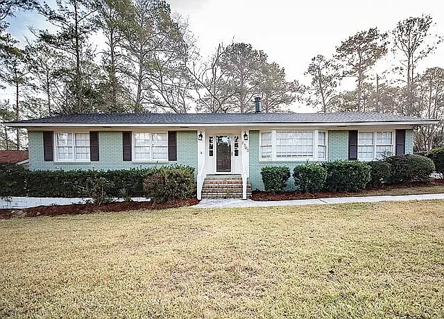 2303 Pinecliff Dr