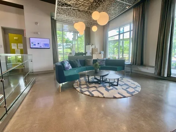180 Telford St #213, Brighton, MA 02135