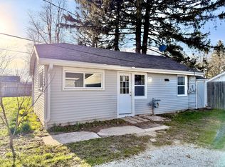 W1038 Geranium Rd, Genoa City, WI 53128