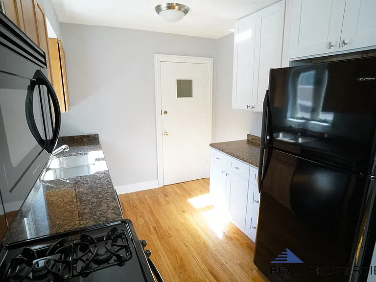4889 N Ashland Ave — Photo 13