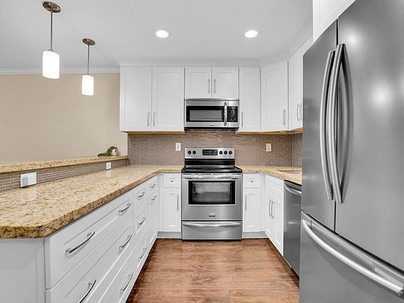 4th image of 600 Greensward Lane #203