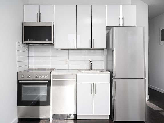 2nd image of 210 W 10th St APT 3G