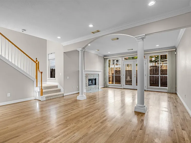 4916 Travis St — Photo 5