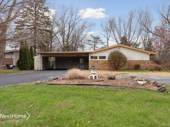 45220 Sunrise Ln, Van Buren Township, MI 48111